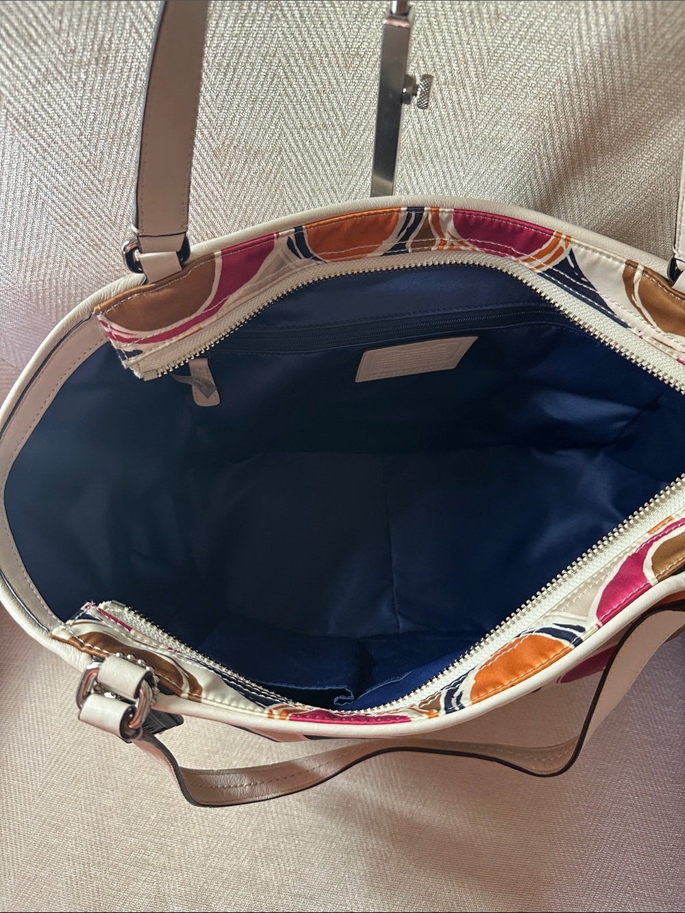 Coach Multicolor Oval Print Shoulder Bag with Cream Leather Trim - Picture 4 of 16